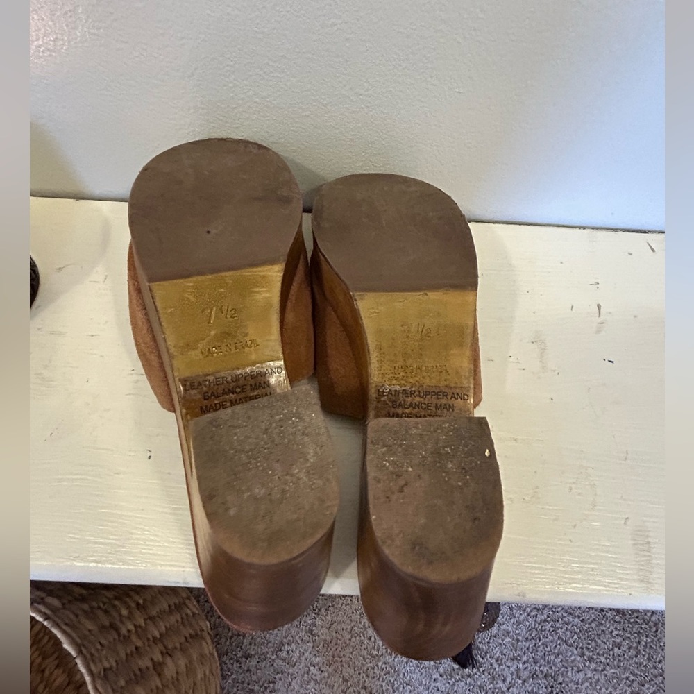 Suede Clogs 🤎 - Picture 2 of 4